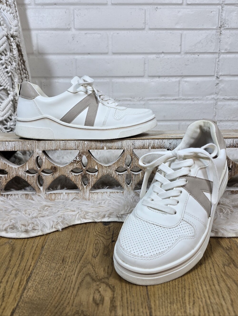 Mia Women’s White and Taupe Casual Lace Up Sneakers Size 7